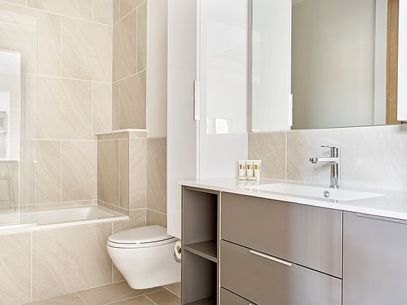 4th image of 313 Race St Unit 405