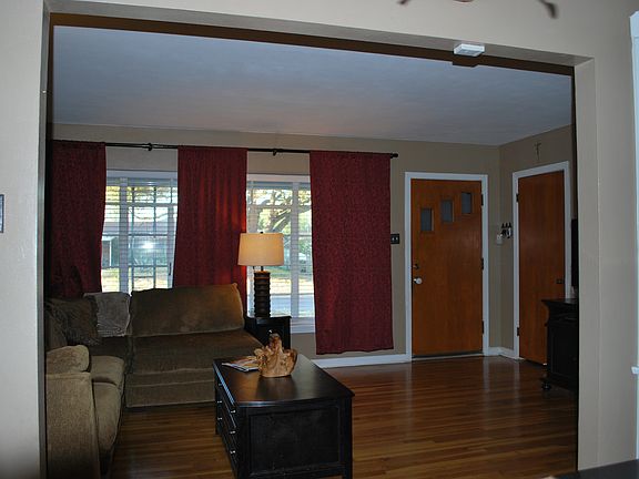 3rd image of 530 Adrian Dr