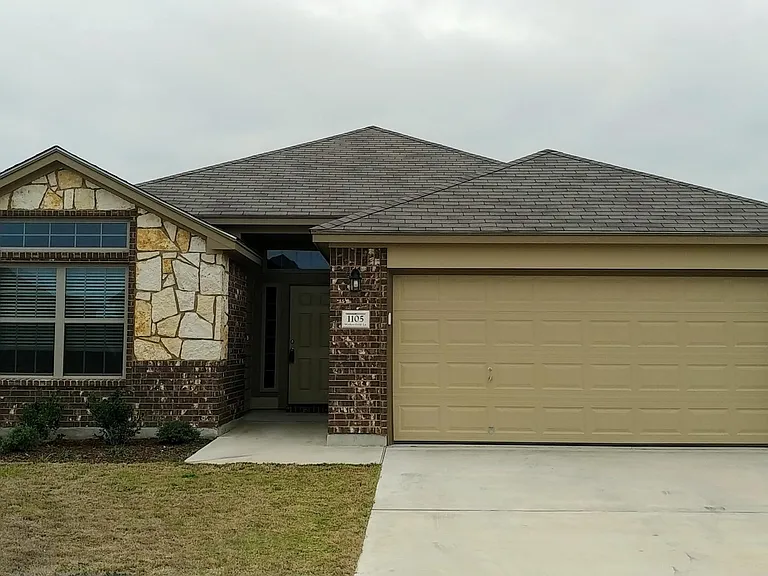 1105 Wethersfield Ln — Photo 1