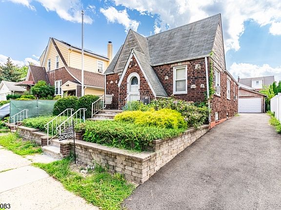 2nd image of 2088 Lentz Ave