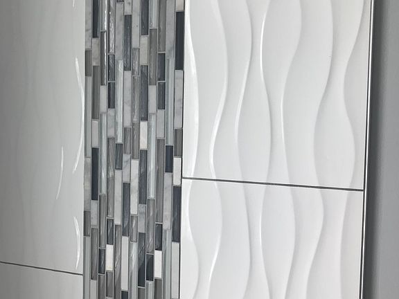 Tub/shower surround