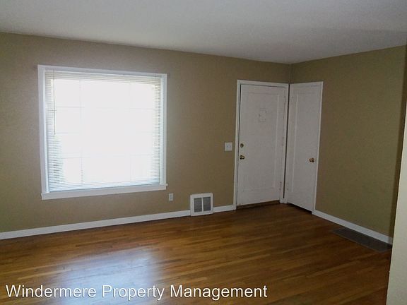 4th image of 1540 Walla Ave