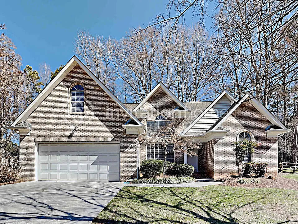 6808 Loretta Pl