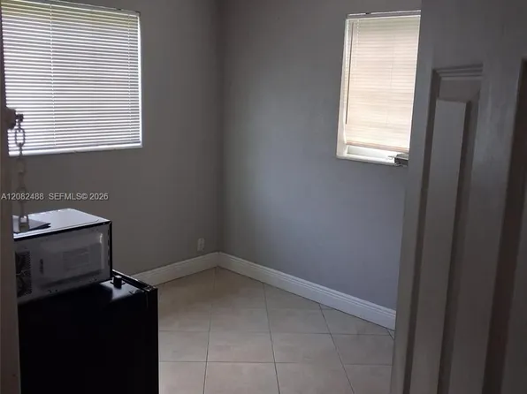 1050 NW 25th Ave, Fort Lauderdale, FL 33311