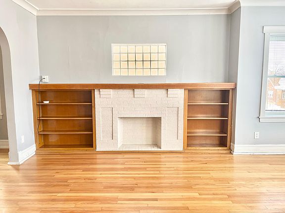 3rd image of 5225 W Cornelia Ave Floor 2