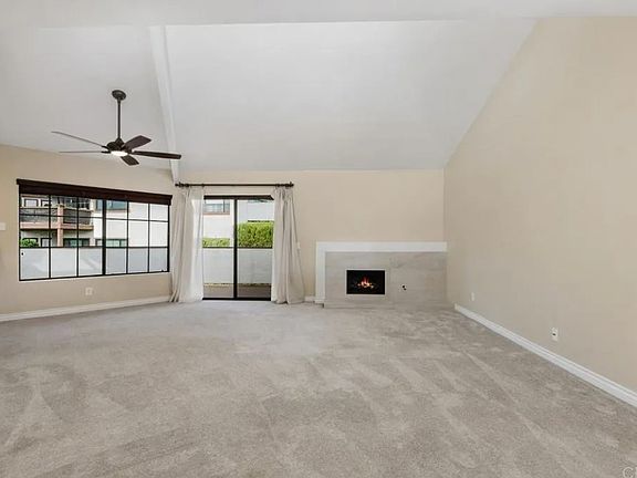 Front entry / Livingroom