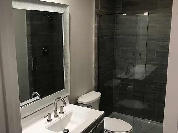 5th image of 424 Sherwood Ct