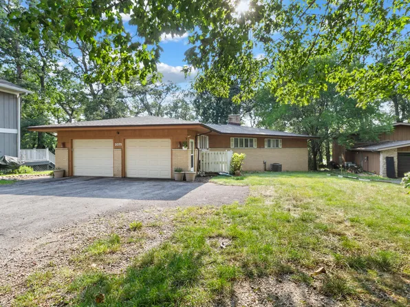 2075 Hidden Valley Dr, Crown Point, IN 46307