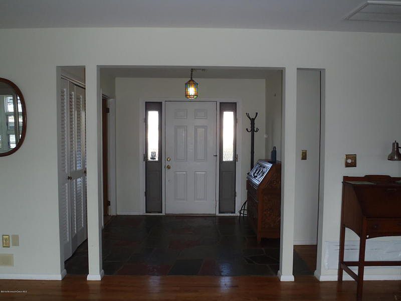 1st image of 111 Southview Ct