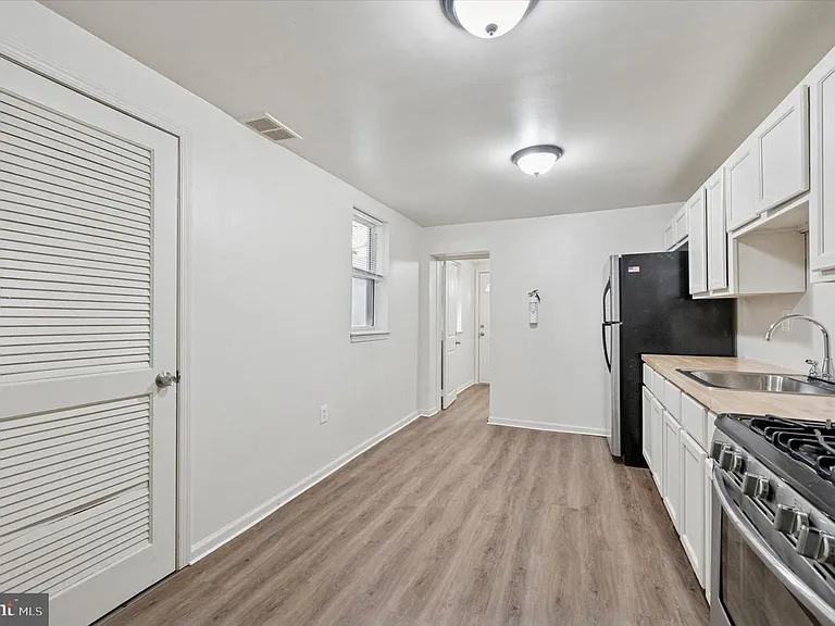 1016 Potter St — Photo 3