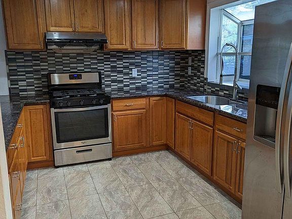 4th image of 3880 Alta Vista Cir