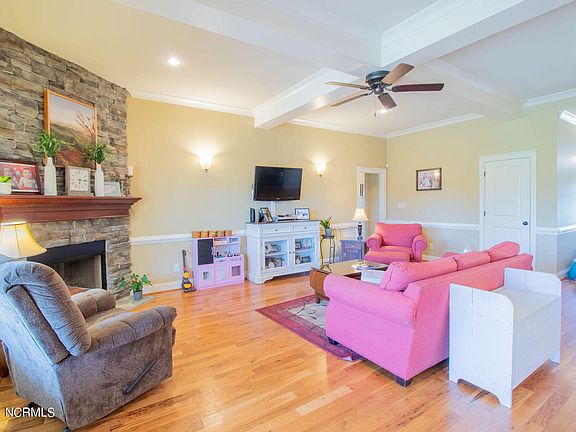 4th image of 203 Ashland Drive