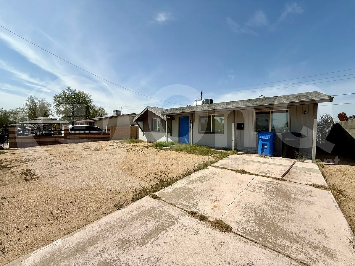 3 bed, 2.0 bath, 1126 sqft, $1,600 — Photo 3