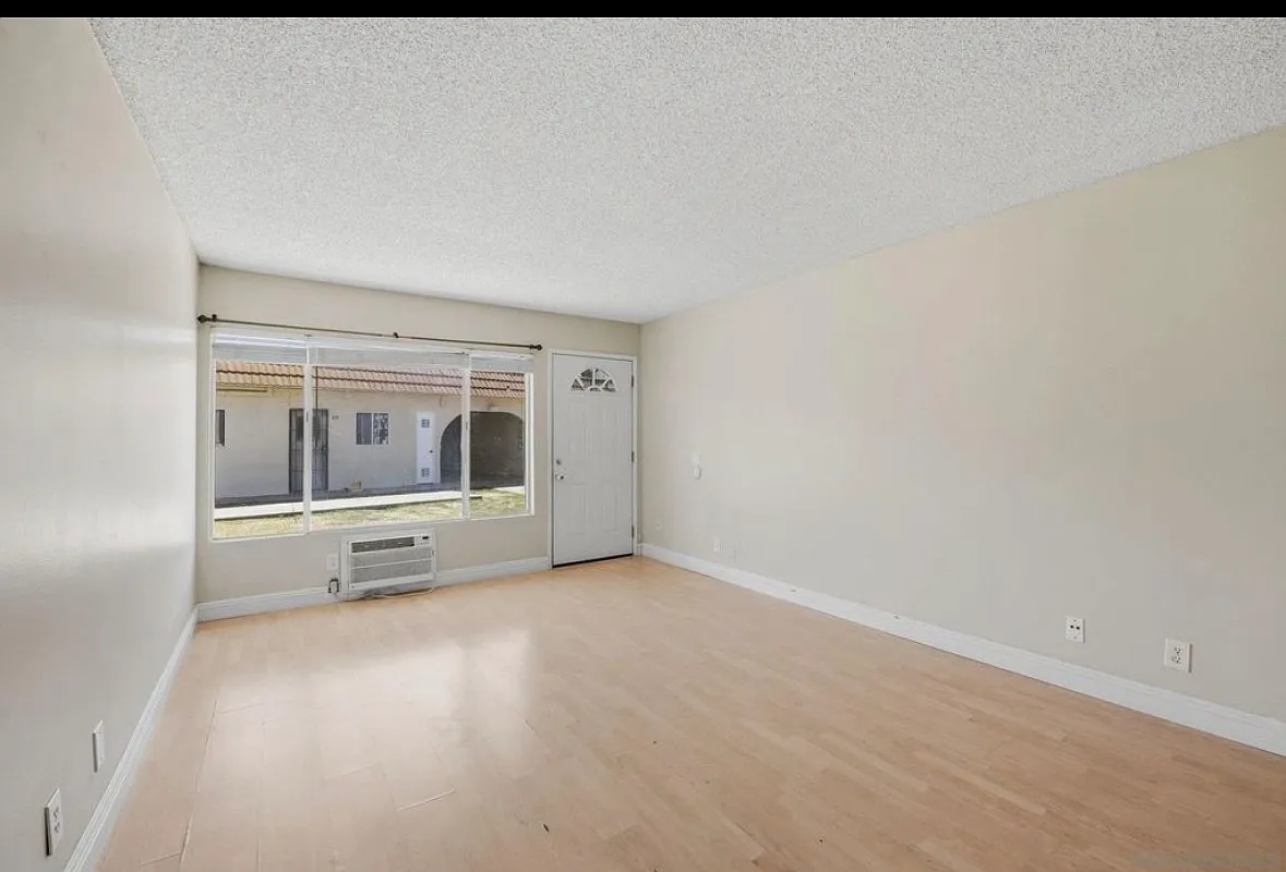2 bed, 1.5 bath, 910 sqft, $2,595 — Photo 4