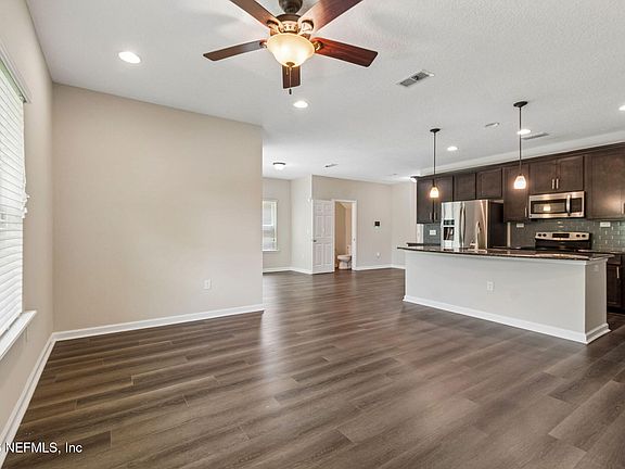 4th image of 2529 CANEY OAKS Drive W