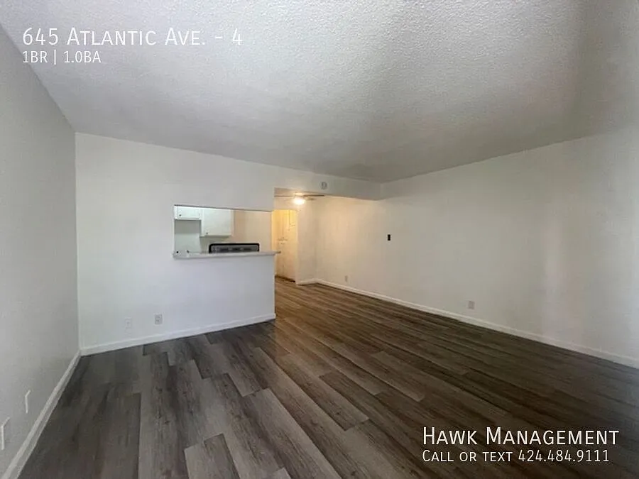 1 Bed / 1 Bath Apartment Updated First-Floor Unit in Downtown Long Beach — Photo 2
