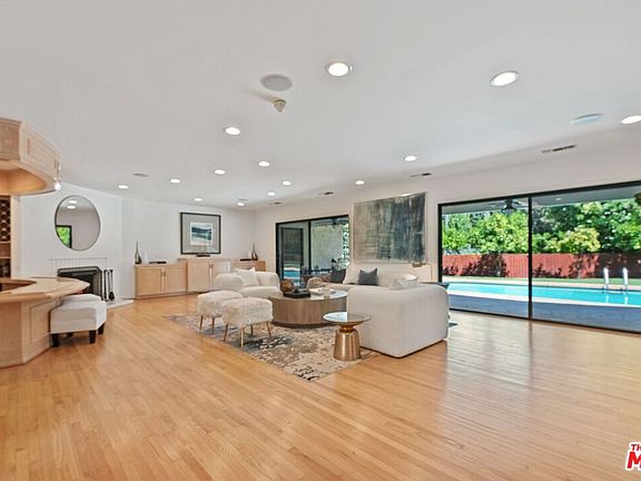 5th image of 4054 Harclare Ln