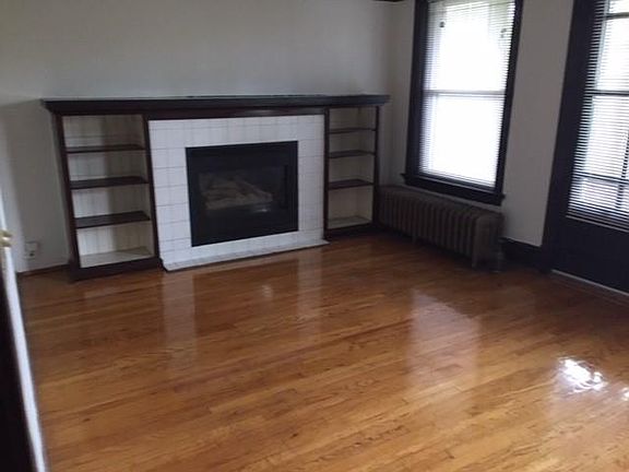4th image of 1431 W Victoria St #1