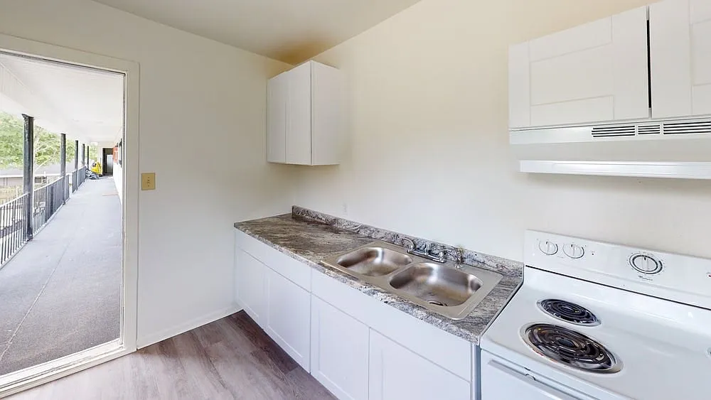 1418 Lynn Street, Unit 6 — Photo 2