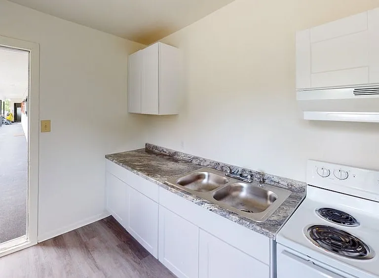 1418 Lynn St #6 — Photo 2
