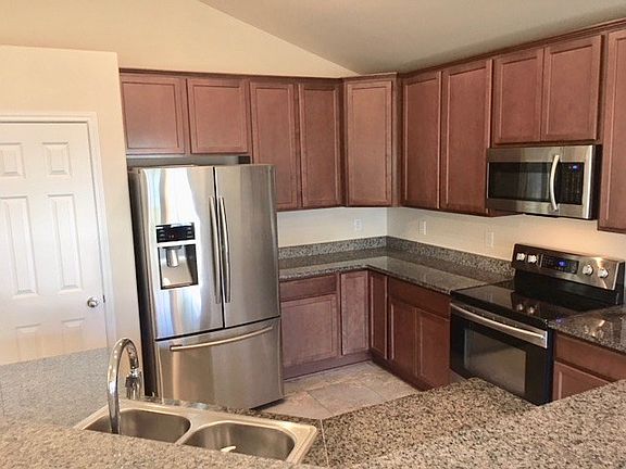 2nd image of 104 Pecan Harbor St