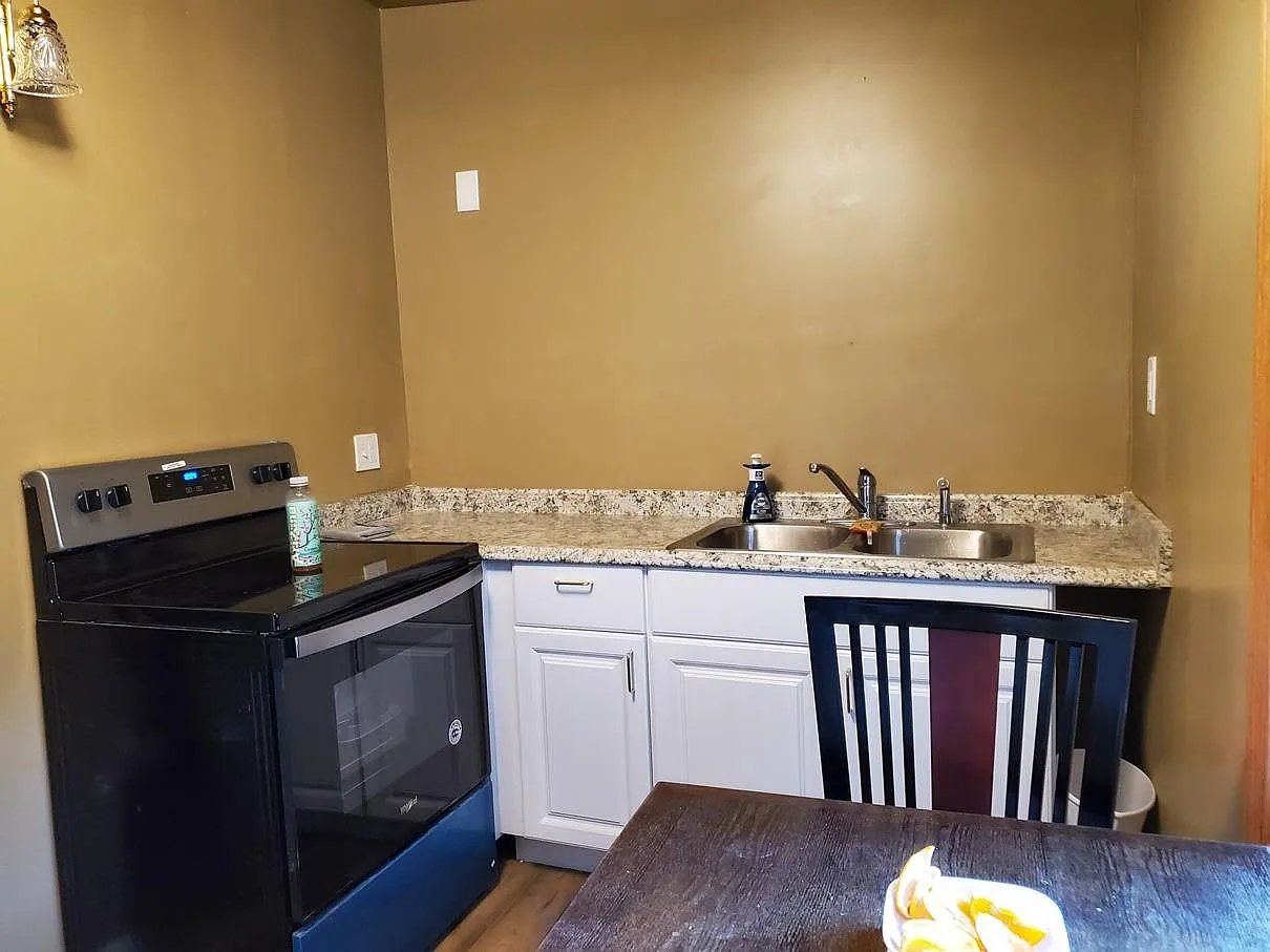 1 bed, 1.0 bath, 800 sqft, $1,300 — Photo 3