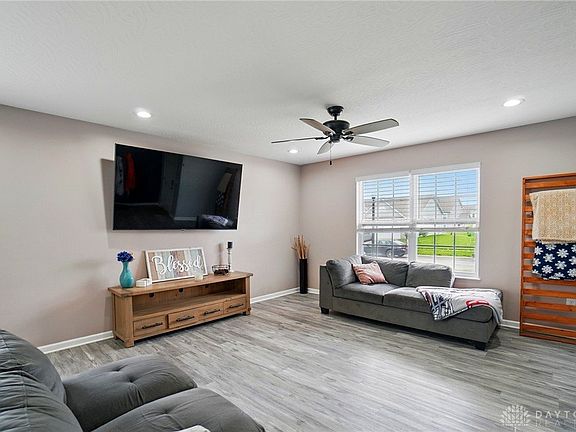 4th image of 1087 Ayrshire Dr