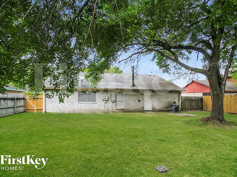 2118 Knollbrook Ln — Photo 15