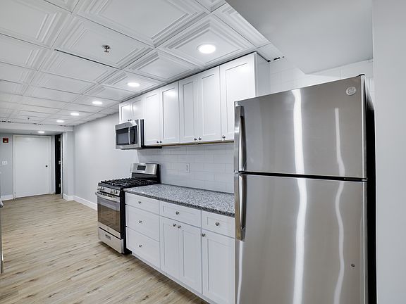 2nd image of 512 Church St #128