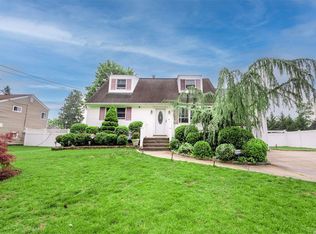 28 Whitman Ave, Port Jefferson Station, NY 11776