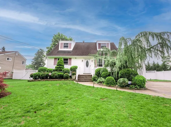 28 Whitman Avenue, Port Jefferson Station, NY 11776