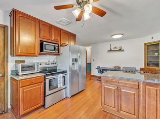 11421 W Abbott Ave, Hales Corners, WI 53130