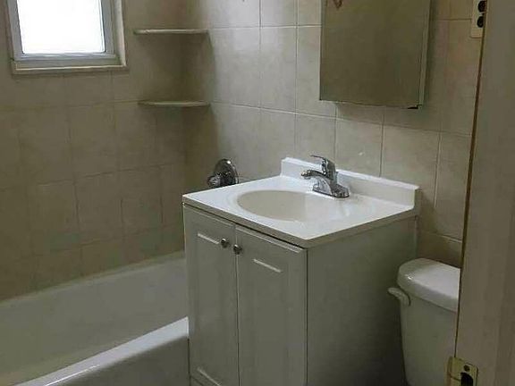 4th image of 31-15 35th St #3FF