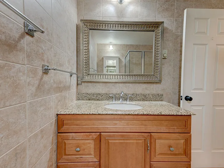 1638 Fern Pl — Photo 23