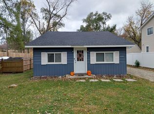 2365 Lakeside Dr, Highland, MI 48356
