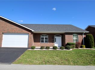909 Valentina Ln, New Kensington, PA 15068