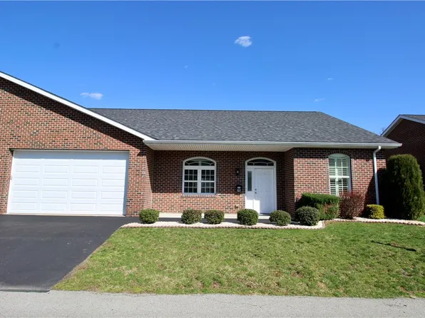 909 Valentina Ln, New Kensington, PA 15068