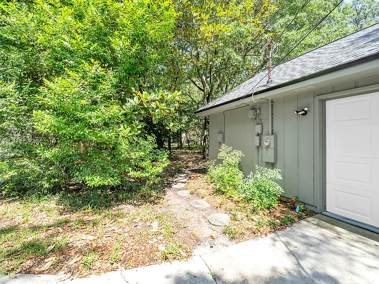 910 Whisperwood Ln S — Photo 43