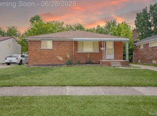 23320 Beechwood Ave, Eastpointe, MI 48021