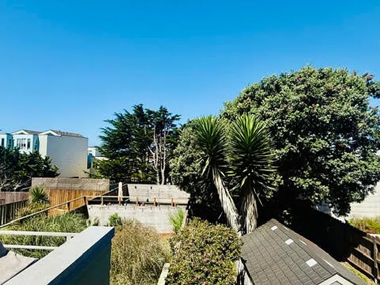 2411 47th Ave — Photo 39