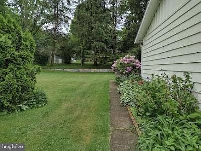 5th image of 622 W Arch St