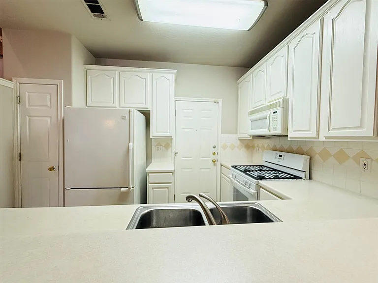2100 Pipers Field Dr #55 — Photo 16