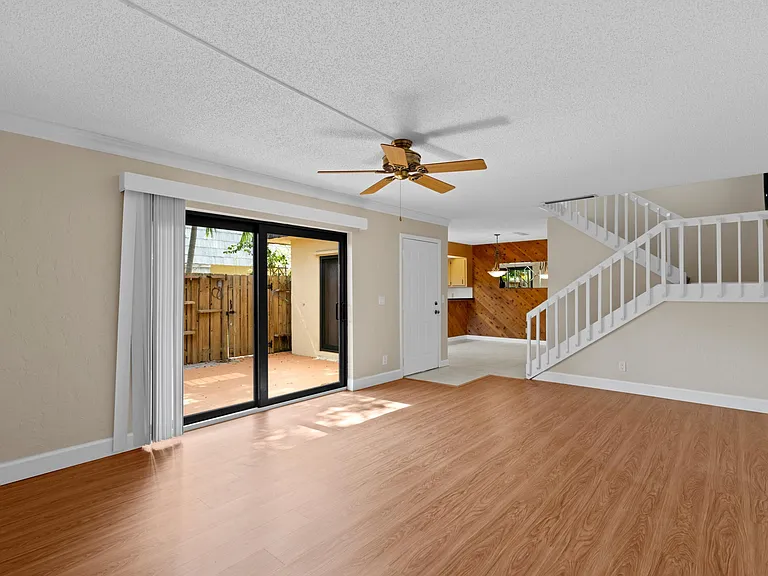 2327 Waterside Dr — Photo 11