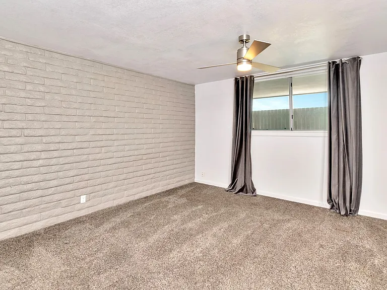 1615 E Maryland Ave — Photo 17