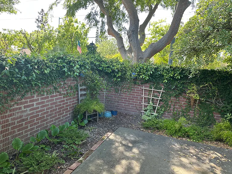Claremont Gardens — Photo 20
