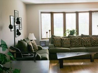 300 Crest Ave, Elk Grove Village, IL 60007