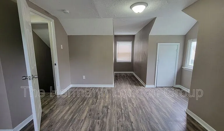 8720 Marcella Ave — Photo 10