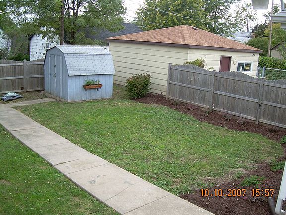 Right side of yard with shed