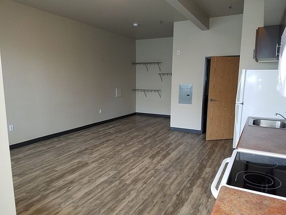 5th image of 9700 NE Everett Ct #1-105E
