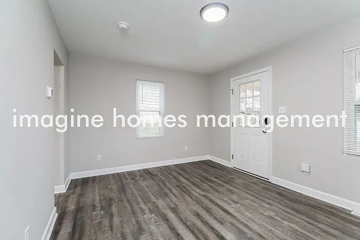 2898 Maple St — Photo 3